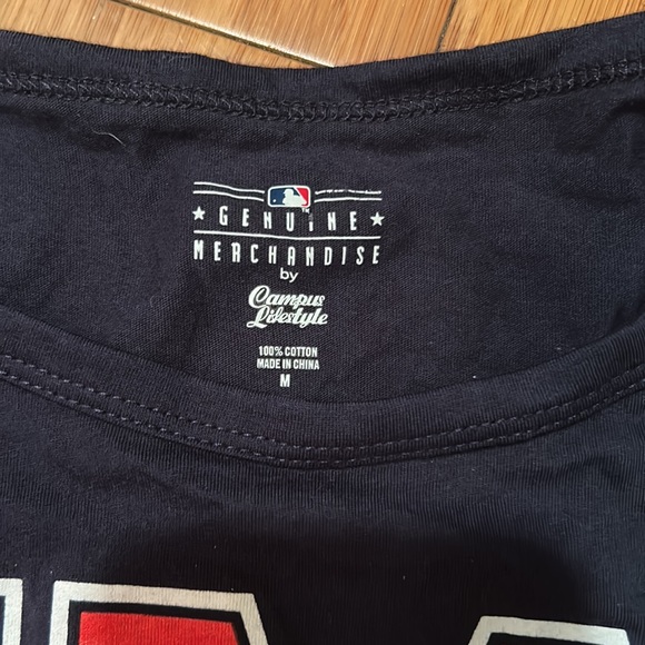 Women’s scoop bottom quarter sleeve size medium. New with tags - Picture 3 of 7